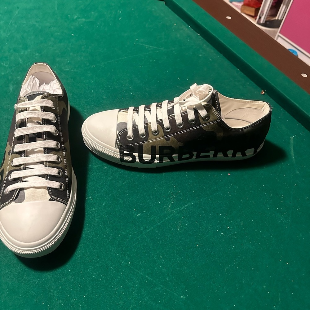 Men’s Burberry canvas shoes